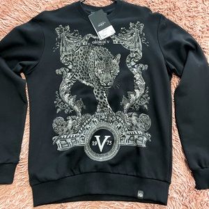 I’m selling this brand new jogger set from Gregory’s. The tags are still on.